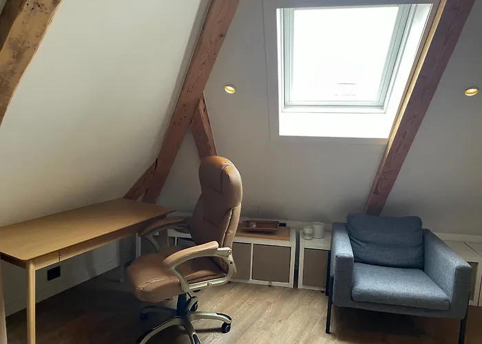 Stort Loftsrom I Sentrum Med Enkel Frokost Alesund